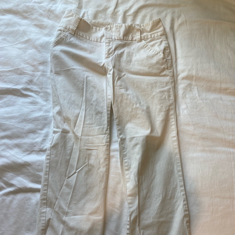 Daisy Fuentes straight white pants, size 4.